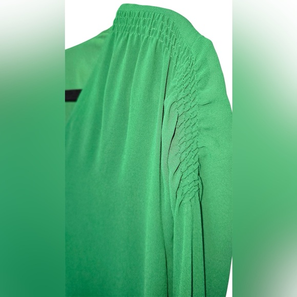 Vince Camuto Ruched Shoulder V-Neck Blouse - Picture 4 of 7